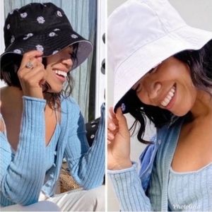 NWT Alice+Olivia Daisy print reversible bucket hat